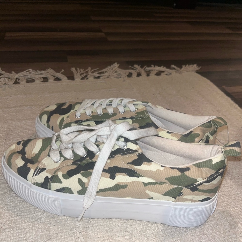 DIVIDED Shoes Size 38/US Size 7